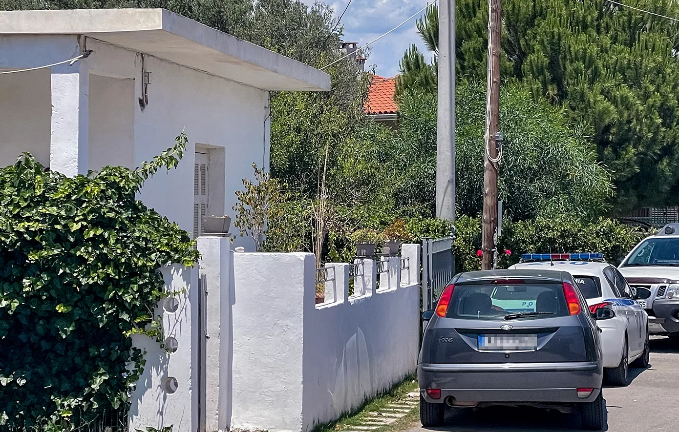 Νεκροί μία γυναίκα 54 ετών και ο 26χρονος γιος της σε λίμνη αίματος στο σπίτι τους – Φέρουν τραύματα από μαχαίρι – News.gr