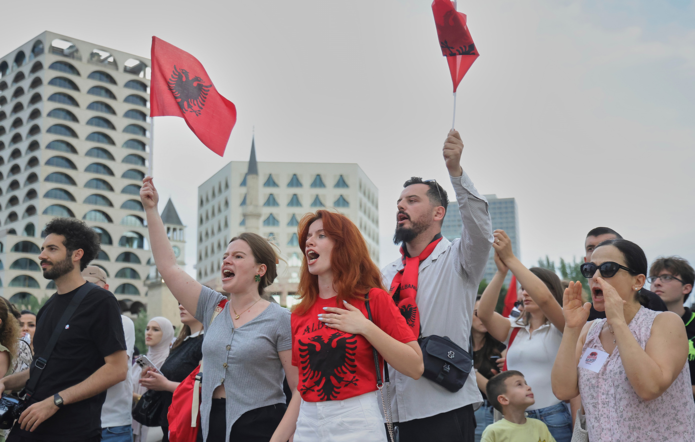 Kατακραυγή στην Αλβανία για πιθανές επενδύσεις που συνδέονται με τον γαμπρό του Τραμπ – «Καμιά συμφωνία για το νησί Σαζάν» λέει ο Ράμα