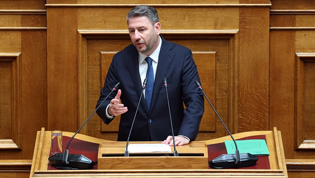 ΠΑΣΟΚ: Το θεσμικό πρέσινγκ με φόντο το Σύνταγμα και το νέο επικοινωνιακό πρότζεκτ του Ανδρουλάκη