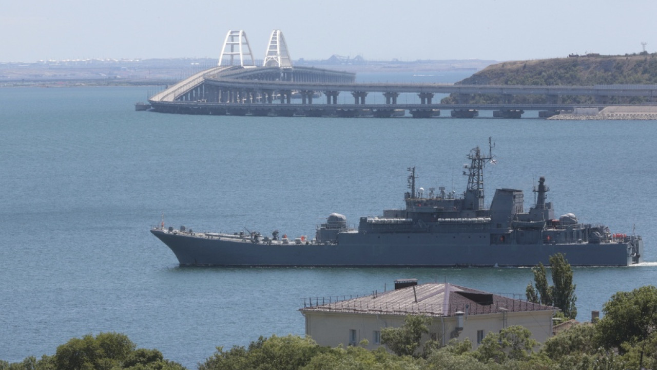 Κριμαία: Εξαντλείται η βενζίνη στα πρατήρια καυσίμων μετά τα ουκρανικά πλήγματα