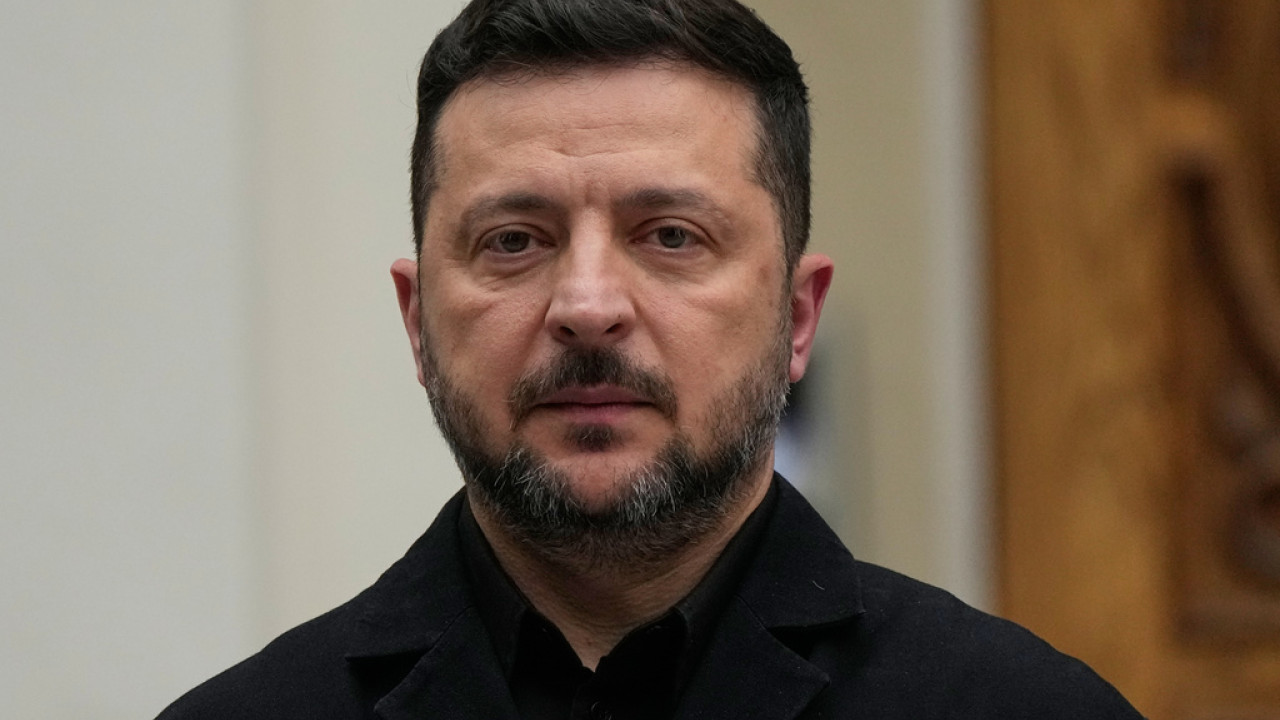 Ο Ζελένσκι χλευάζει τη Ρωσία για τις ελλείψεις καυσίμων