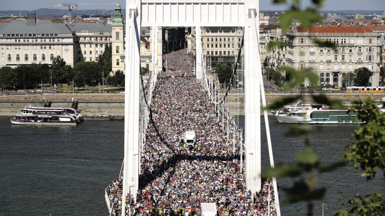 Budapest Pride: Χιλιάδες στην πρώτη πορεία της ΛΟΑΤΚΙ+ κοινότητας μετά τον Όρμπαν