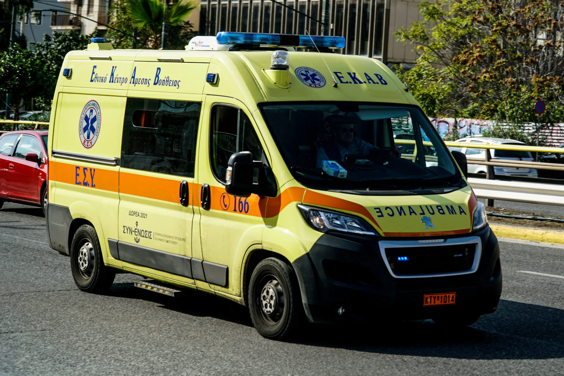 Χαλκιδική: Εκτροπή αυτοκινήτου και διπλή παράσυρση πεζού