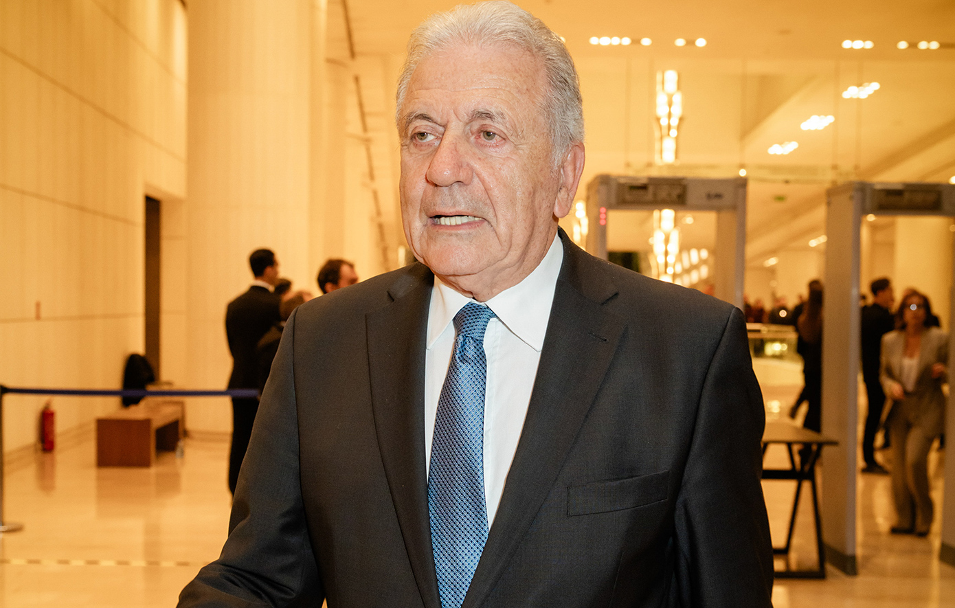 Στη Βουλή διαβιβάστηκε το αίτημα άρσης ασυλίας για τον Δημήτρη Αβραμόπουλο – Ποια αδικήματα τού αποδίδουν οι Βέλγοι