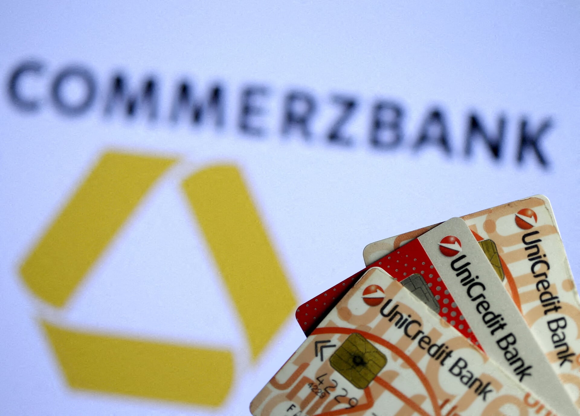 Ξεπέρασε το όριο του 30% στην Commerzbank – Πιο κοντά το μεγαλύτερο τραπεζικό deal της Ευρώπης παρά τις αντιστάσεις