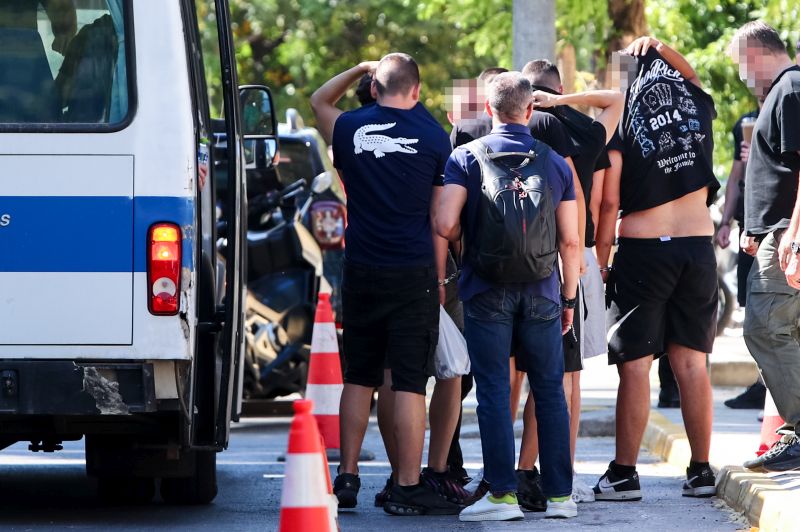 Ομολόγησε ένας ακόμη ανήλικος και αναζητούνται 10 άτομα που έχουν ταυτοποιηθεί – News.gr