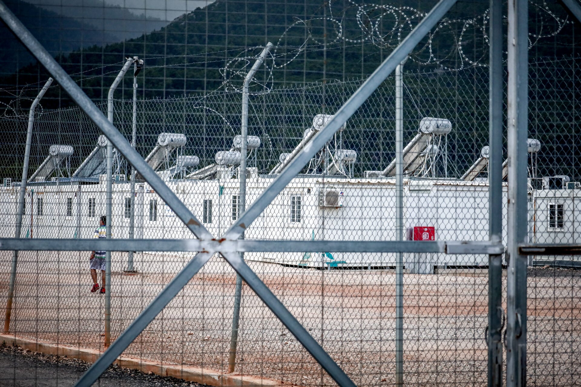 Αντιδράσεις για τη δομή μεταναστών στο πρώην ΚΤΕΟ Καρτερού