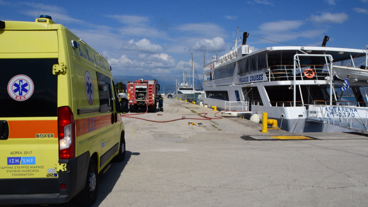 Ανήκουστο: Ζήτησαν από πλήρωμα του ΕΚΑΒ να πληρώσει ακτοπλοϊκό εισιτήριο