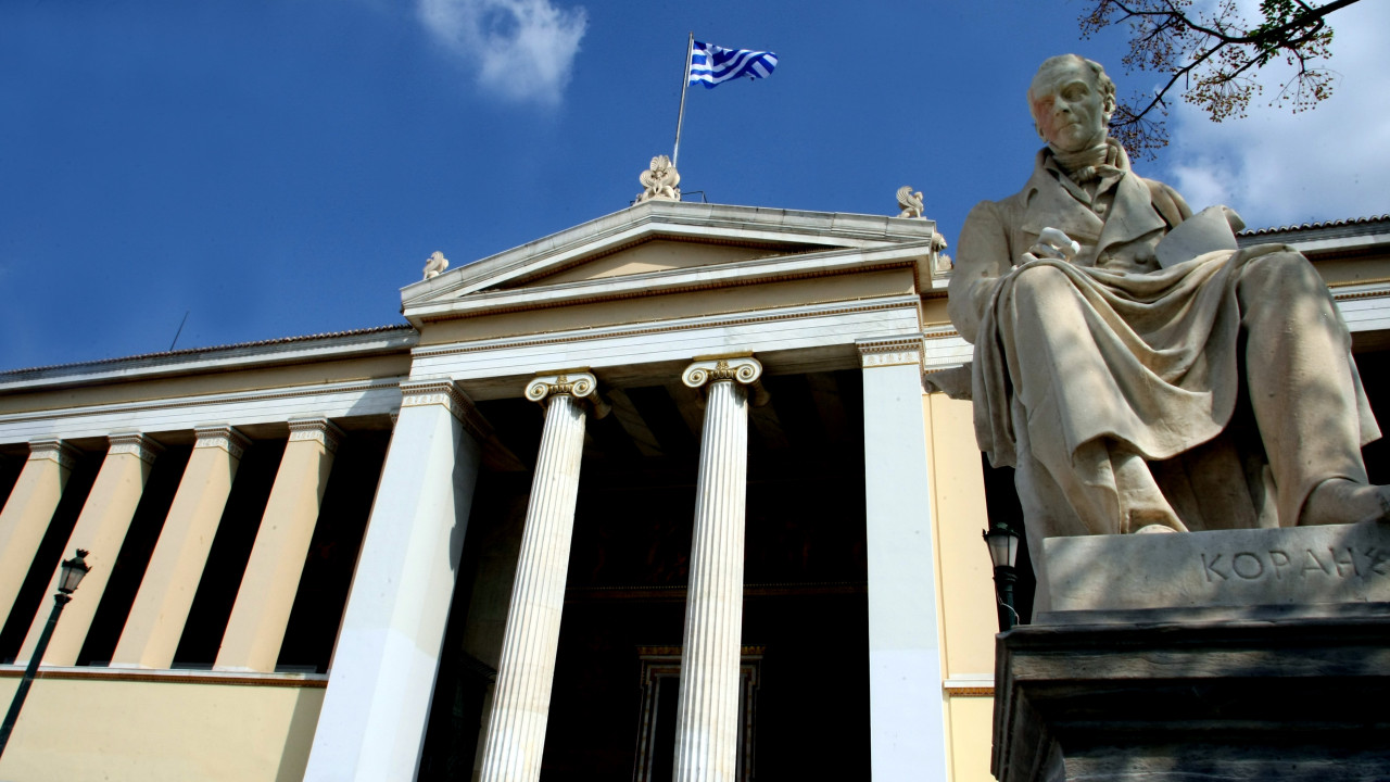 ΕΚΠΑ: Το πρώτο Πανεπιστήμιο με εγκατάσταση απινιδωτών σε όλα τα κτίριά του