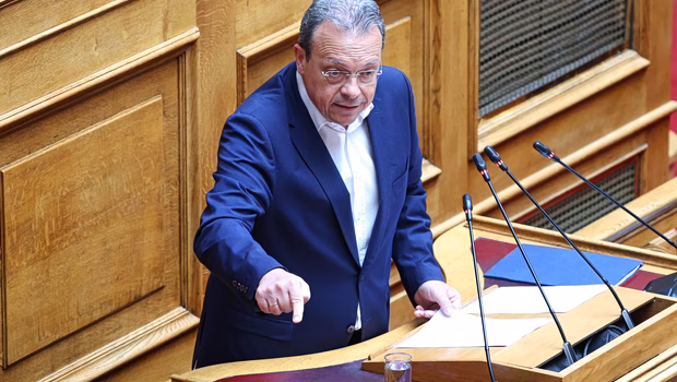 Σ. Φάμελλος: «Πόρτα» στη «διεφθαρμένη κυβέρνηση» που «δεν μπορεί να εγγυηθεί τη διαδικασία αναθεώρησης»
