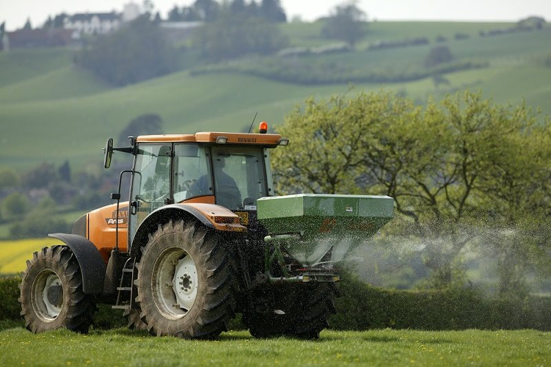 Με 500 εκατ. από την ΕΕ και αυγάτισμα 200% από εθνικούς πόρους φτιάχνεται πακέτο 1,5 δις για λιπάσματα