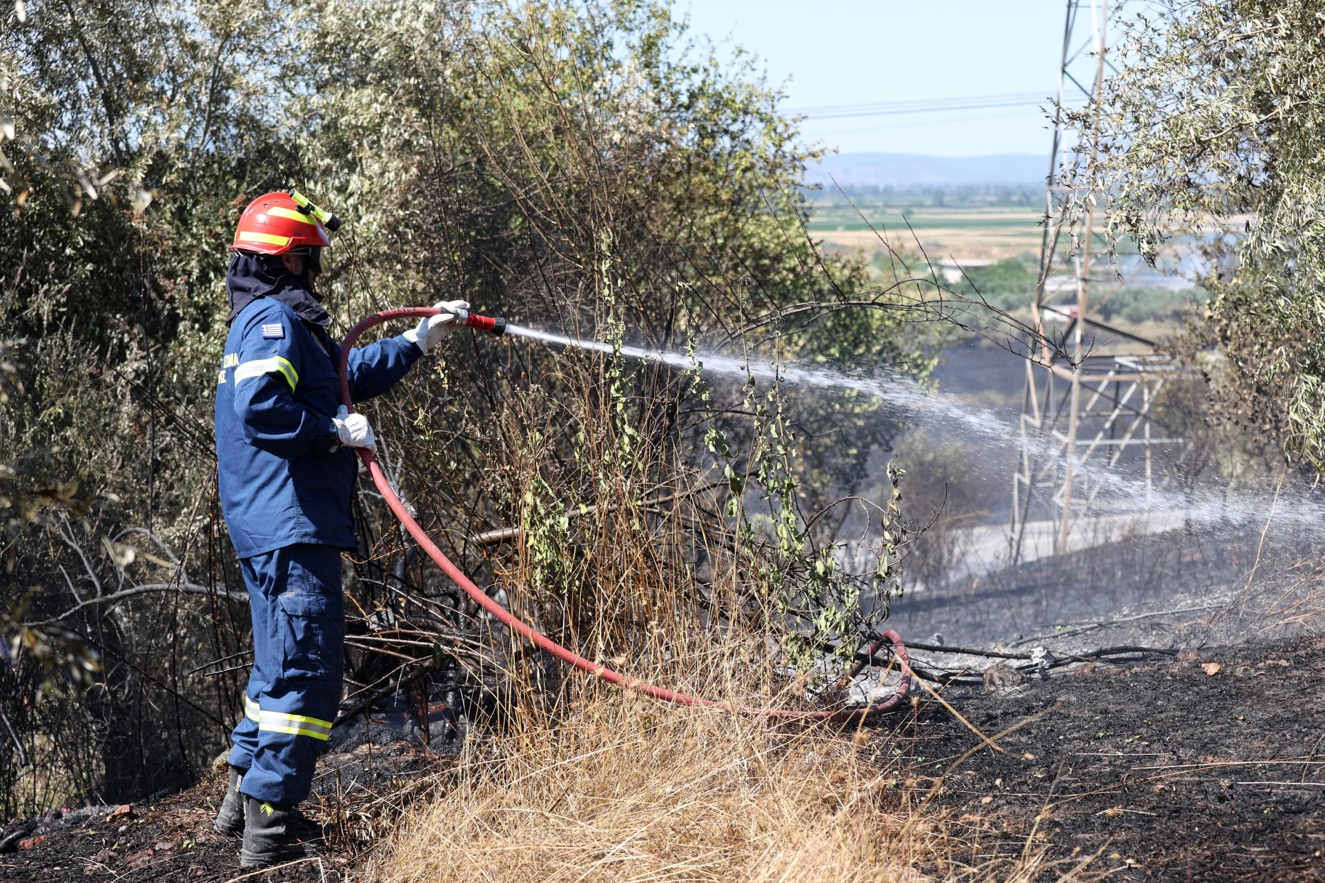 Φωτιά τώρα στα Άνω Λιόσια – Συναγερμός στην Πυροσβεστική