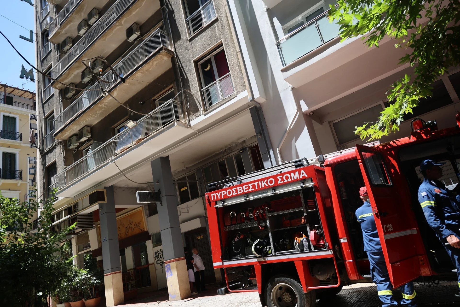 Εκτιμάται ότι ξεκίνησε από ηλεκτρικό πατίνι – Τρεις τραυματίες