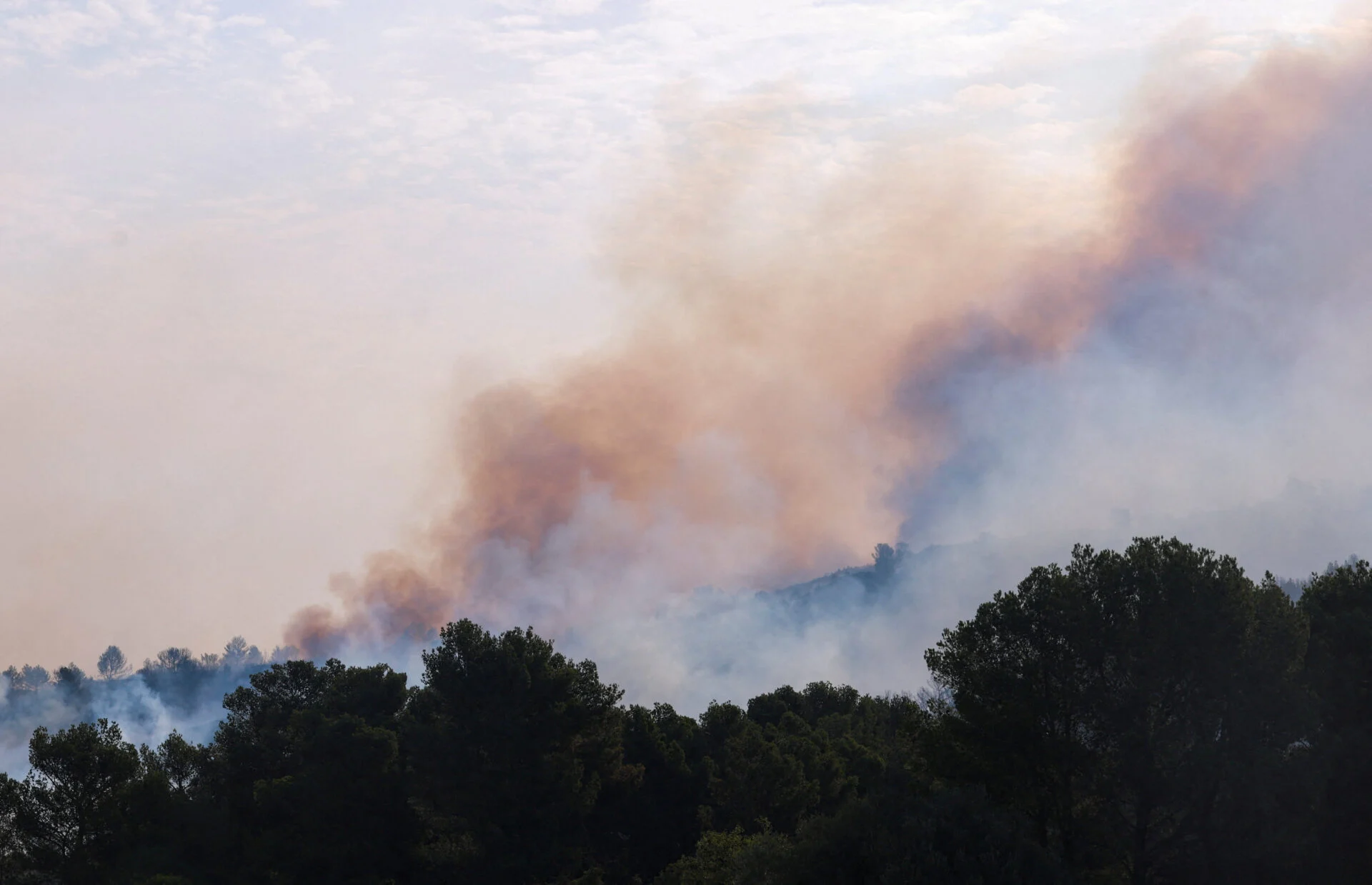 Φωτιά τώρα στα Καλά Νερά Πηλίου