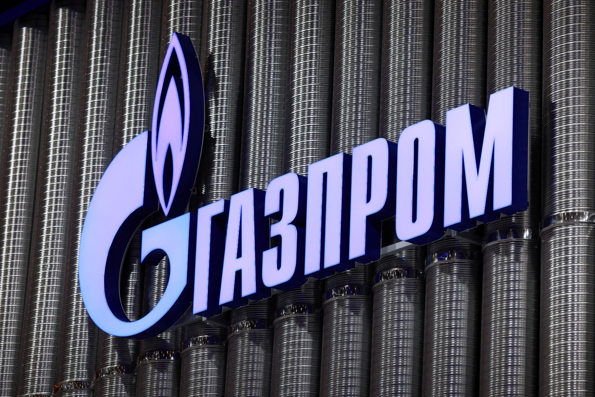 Έπεσαν κάτω από τα 100 ρούβλια οι μετοχές της Gazprom, στο χαμηλότερο επίπεδο από το 2009