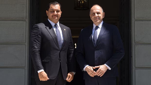 Συνάντηση Σαντάμ Χαφτάρ με Γεραπετρίτη και Μητσοτάκη: Στο τραπέζι μεταναστευτικό και θαλάσσιες ζώνες