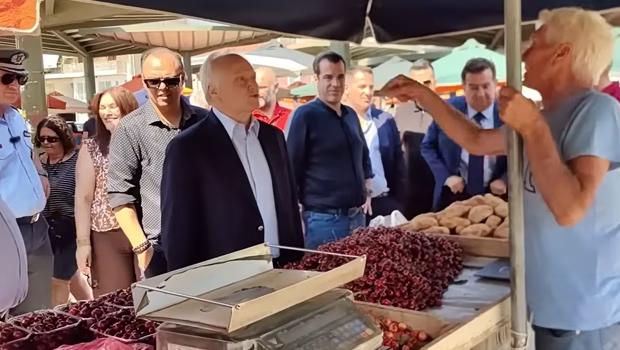 Τα έψαλαν σε Πλεύρη και Ανδριανό σε λαϊκή αγορά: «Τώρα με τις εκλογές μας θυμηθήκατε;» - «Πού είναι τα λεφτά του ΟΠΕΚΕΠΕ;»