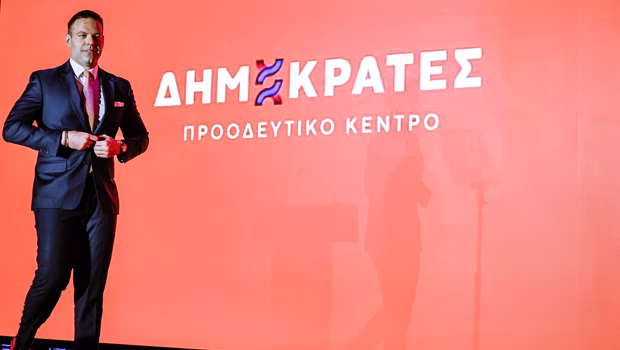 Δημοκράτες-ΠΚ: Με επιχειρήματα της Ομάδας Αλήθειας ο Κασσελάκης επιτίθεται στον Τσίπρα και ξανασυστήνεται