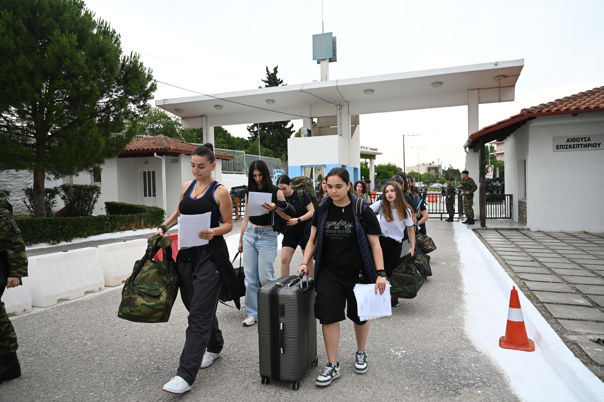 Οι πρώτες γυναίκες που κατετάγησαν στον ελληνικό Στρατό (Βίντεο)