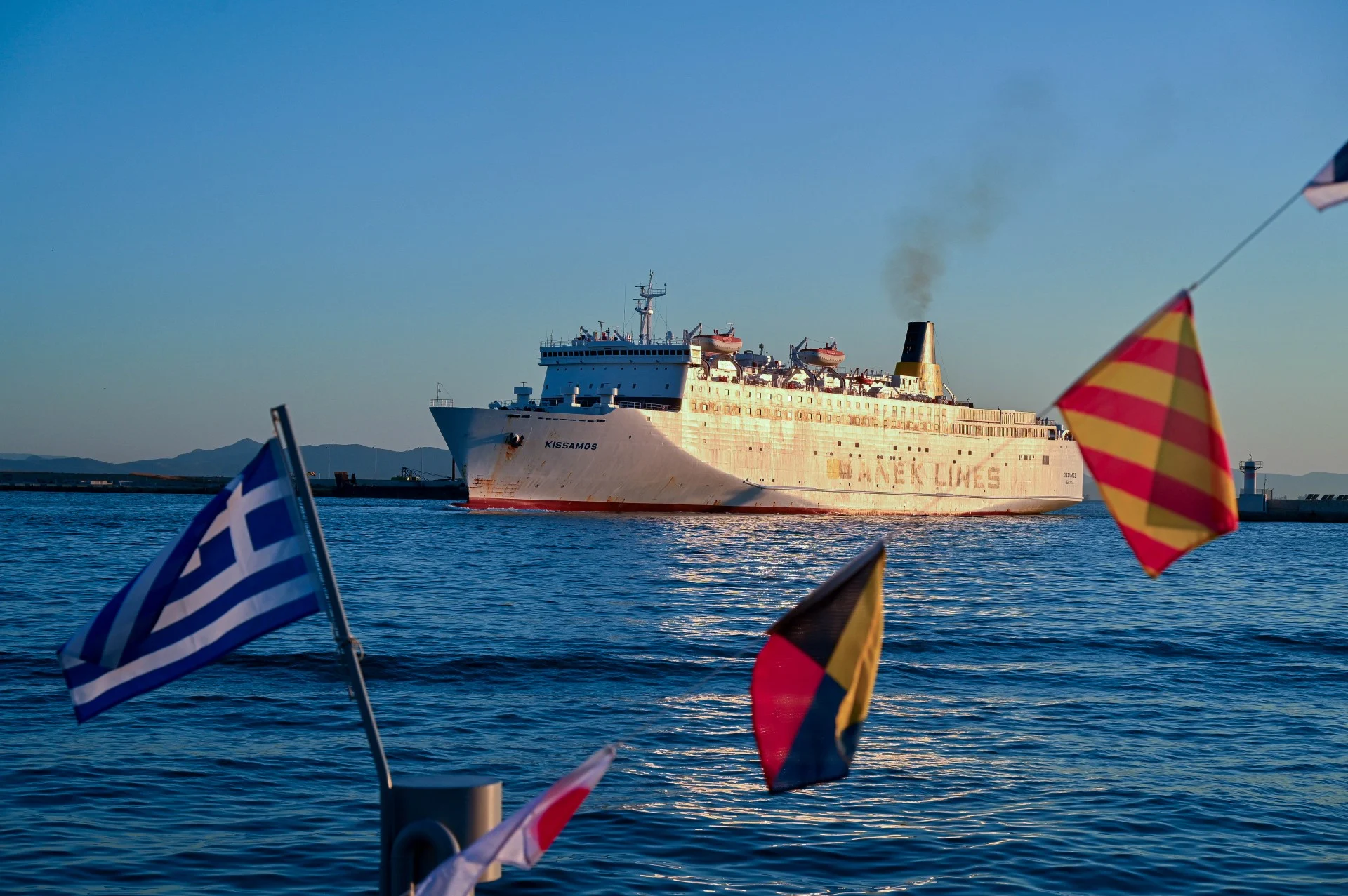 Απέπλευσε το «Κίσσαμος» από τη Μήλο