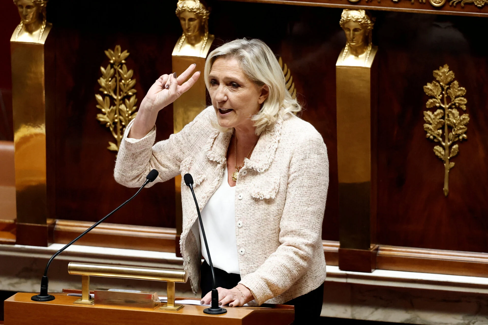 Ο καύσωνας «καίει» την ακροδεξιά ατζέντα της Λε Πεν