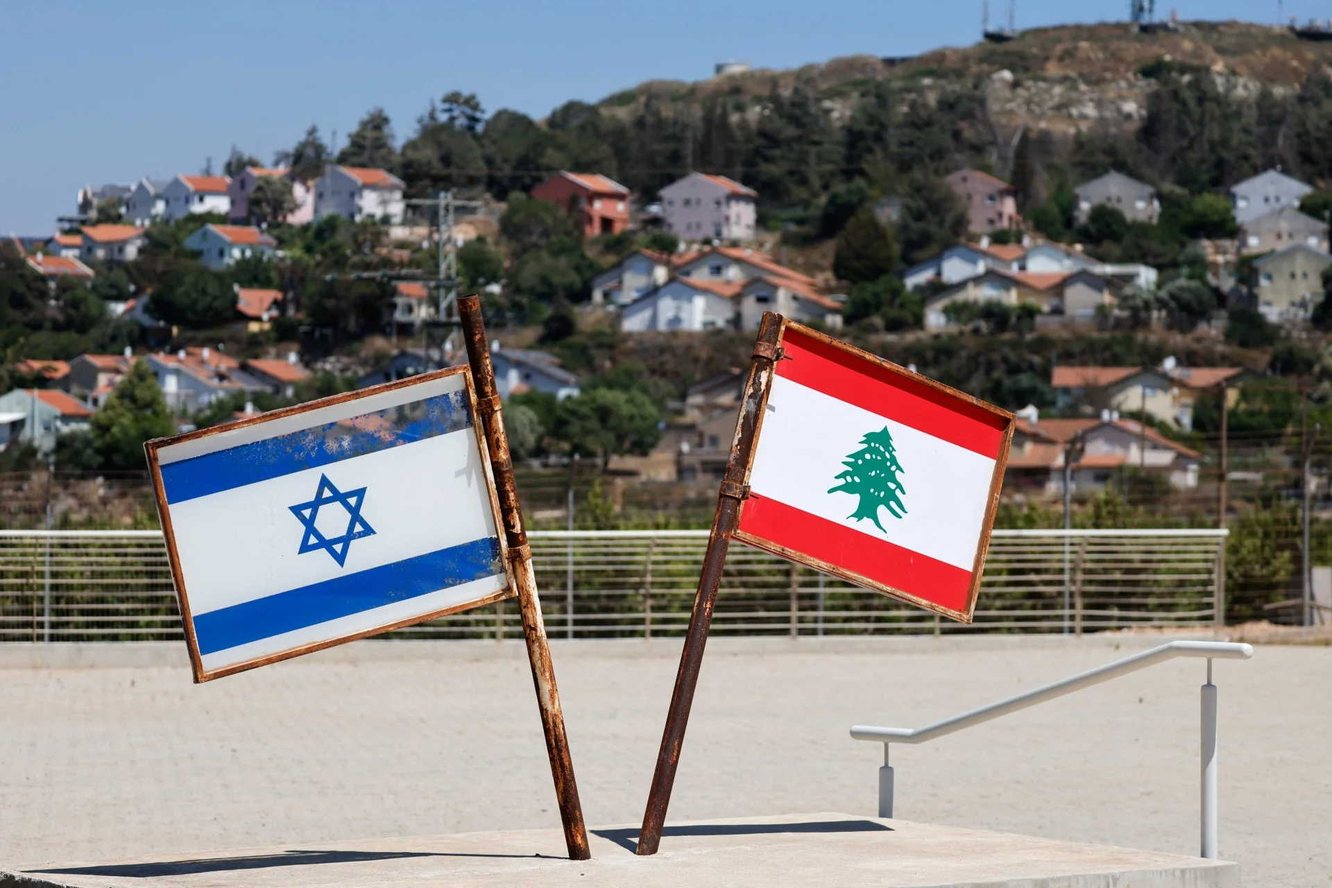 Επίσημο μέσο ενημέρωσης αναφέρει ισραηλινά πλήγματα στον νότο της χώρας