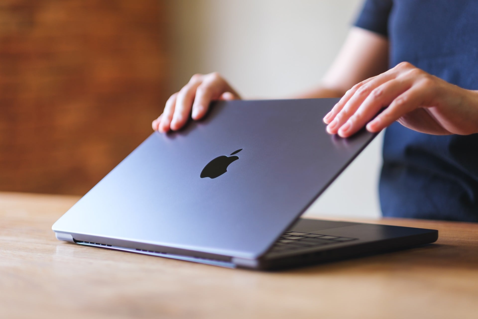 Αυξάνει τις τιμές σε Mac και iPad κατά 200 με 300 δολάρια
