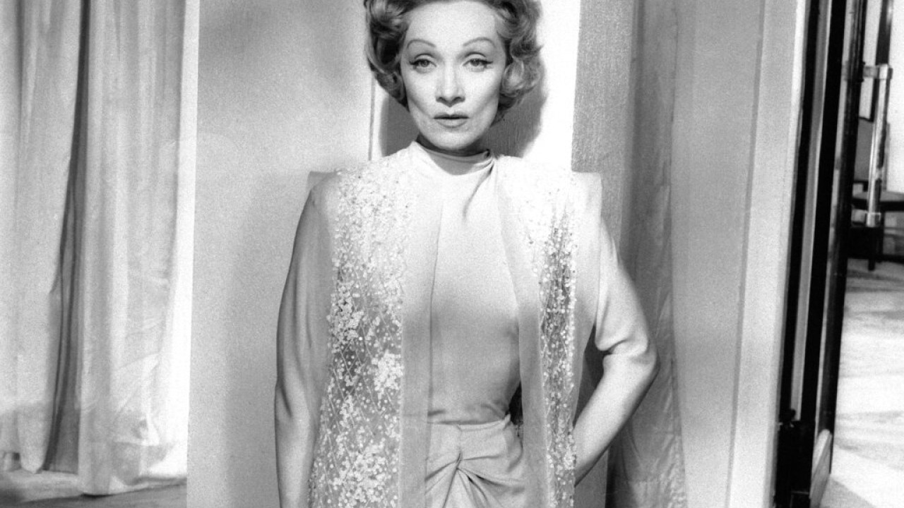 Η Αγκνιέσκα Χόλαντ σκηνοθετεί βιογραφική ταινία για τη Μαρλέν Ντίτριχ