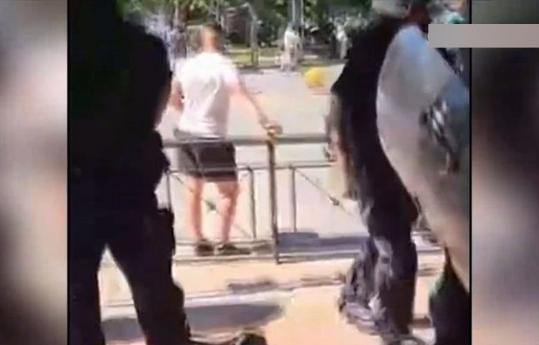Αισχρότητες από τους Ρομά έξω από τα δικαστήρια μετά τα ισόβια για τον θάνατο του 11χρονου Μάριου – News.gr