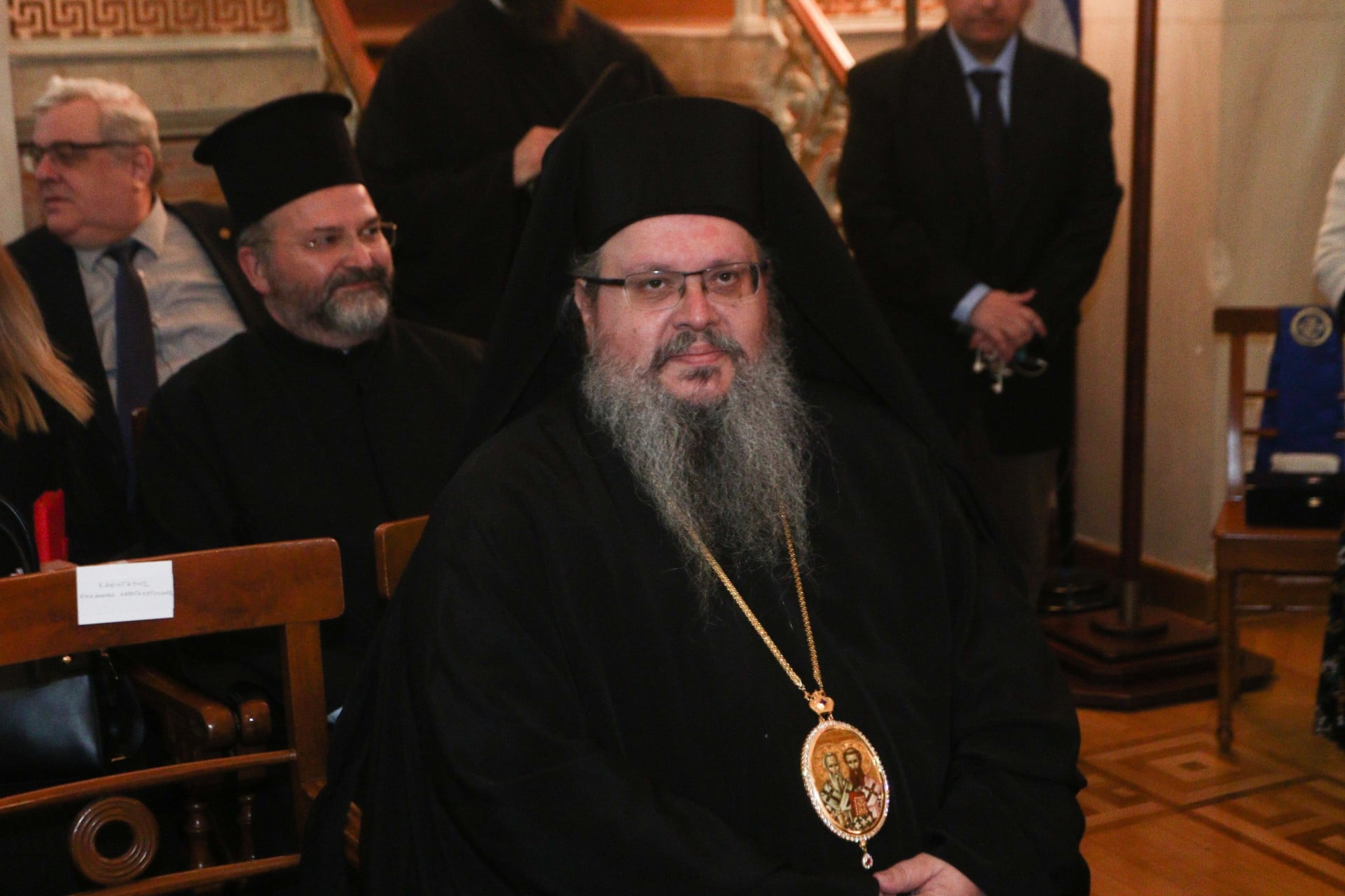 Αναπαύομαι με τη συνείδηση ότι οι τσέπες μου είναι τρύπιες, όπως και πολλών άλλων αδελφών Αρχιερέων