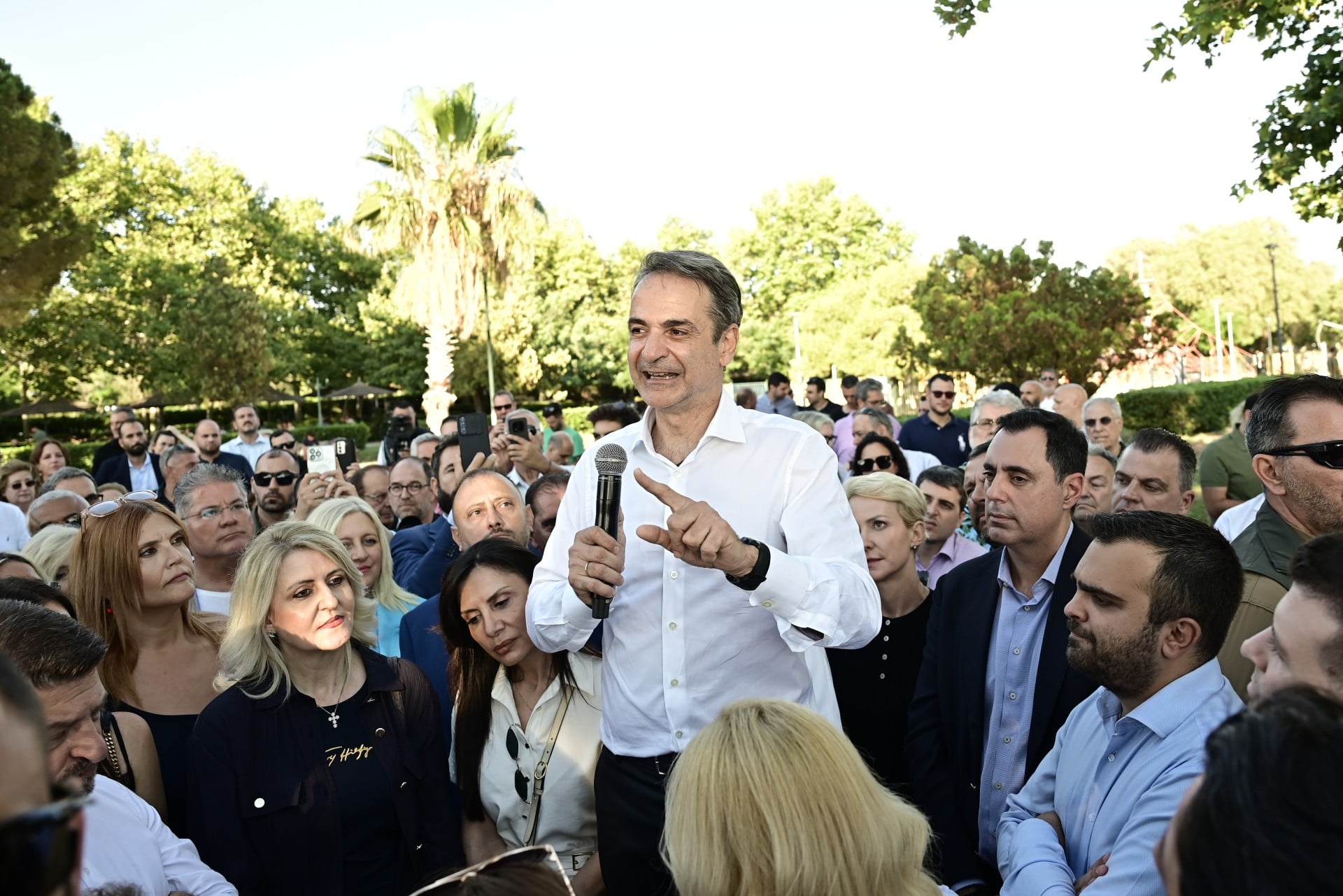 «Εκστρατεία» νομό-νομό ξεκινά η κυβέρνηση