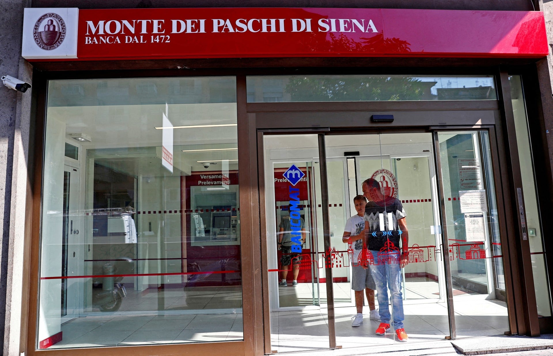 Η Intesa προσφέρει 30,6 δισ. ευρώ για τη Monte dei Paschi