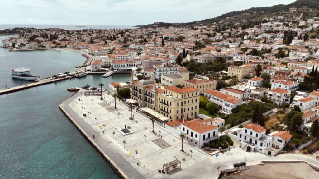 «Όπου Υπάρχει Ελλάδα»: Παραμένουμε σε Ύδρα και Σπέτσες