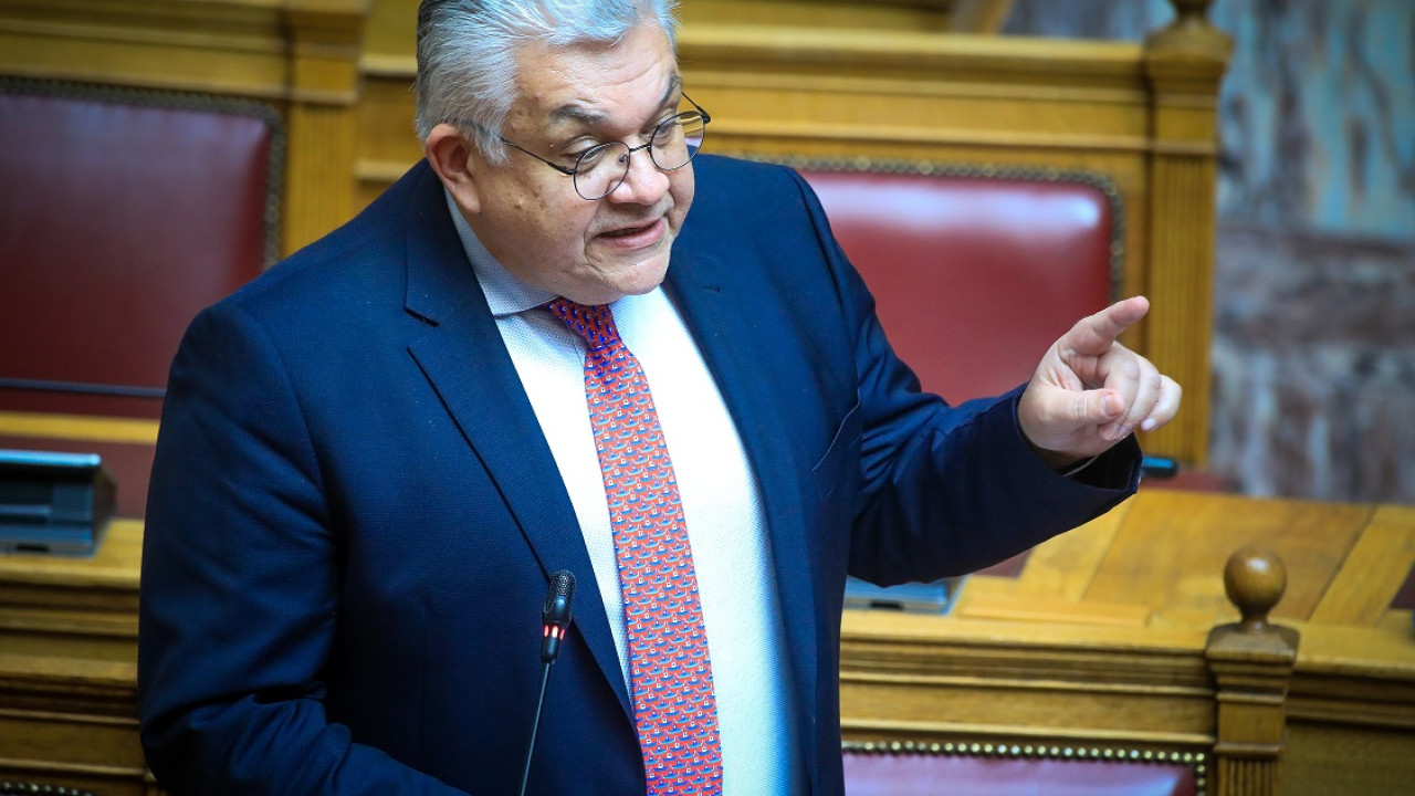 Επίθεση με τρικάκια στο σπίτι του υφυπουργού Παιδείας Νίκου Παπαιωάννου - Τι δήλωσε