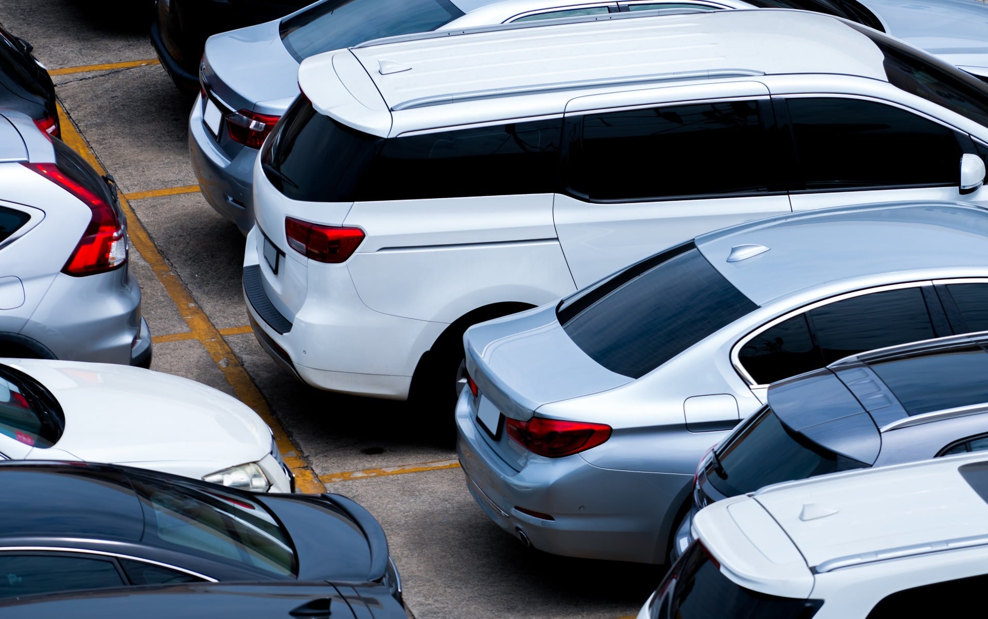 Τα SUV «τρώνε» τον χώρο στάθμευσης – Έως και 14% λιγότερες θέσεις πάρκινγκ μέχρι το 2040