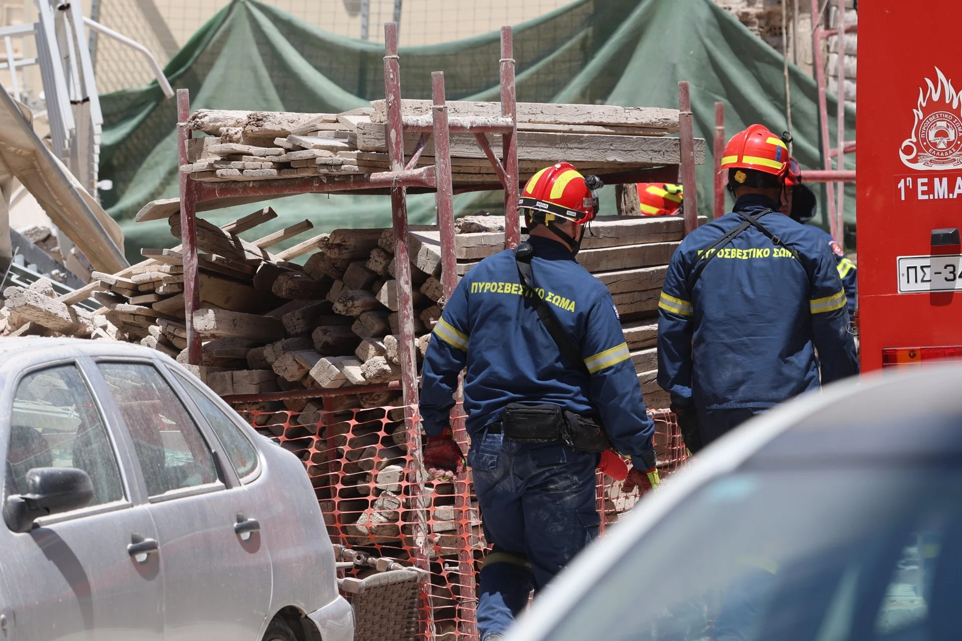 Πέντε συλλήψεις για την κατάρρευση της πολυκατοικίας