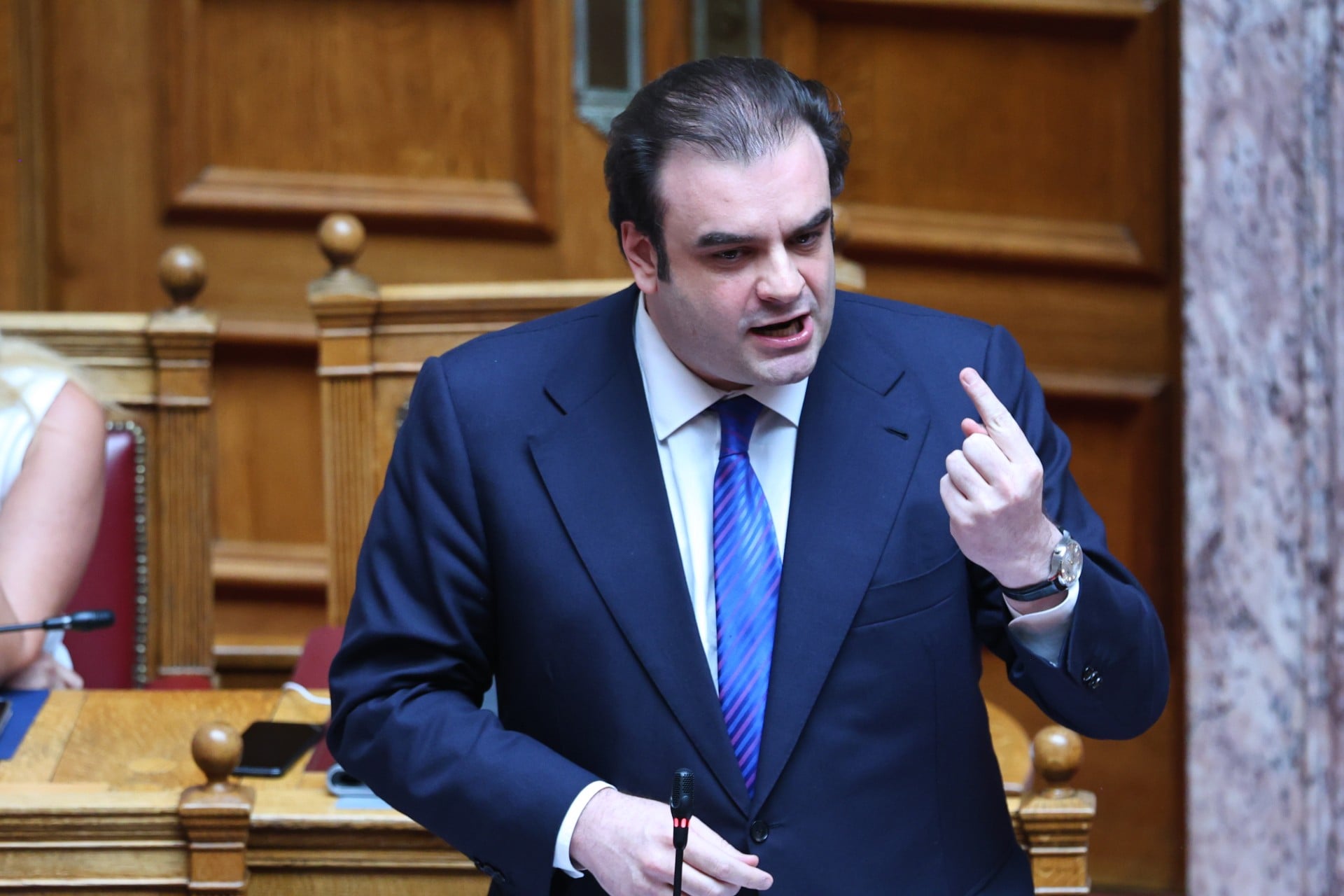 Διαβάζοντας ορισμένες από τις προτάσεις, αισθάνομαι ότι στον ανταγωνισμό σας με τον κ. Τσίπρα, είστε έτοιμος να εισβάλετε στο Νομισματοκοπείο