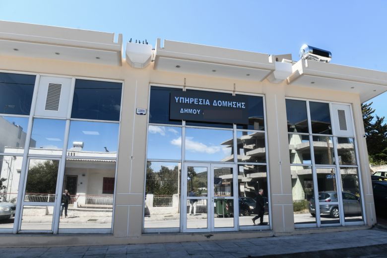 Έφοδος της ΕΛ.ΑΣ σε πολεοδομίες της Αττικής για κύκλωμα «διευθετήσεων» – News.gr