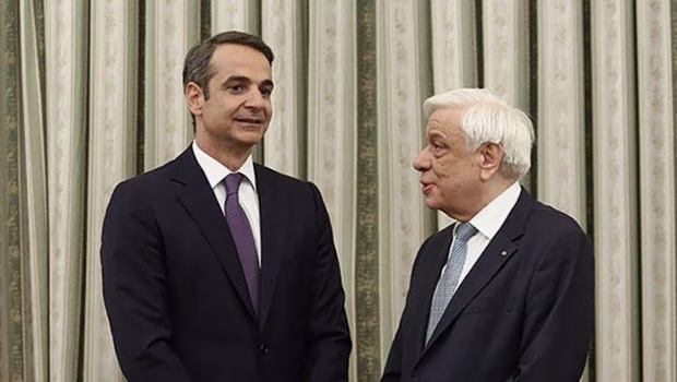 Μαξίμου: Βάζει στο στόχαστρο τον Παυλόπουλο για τις υποκλοπές