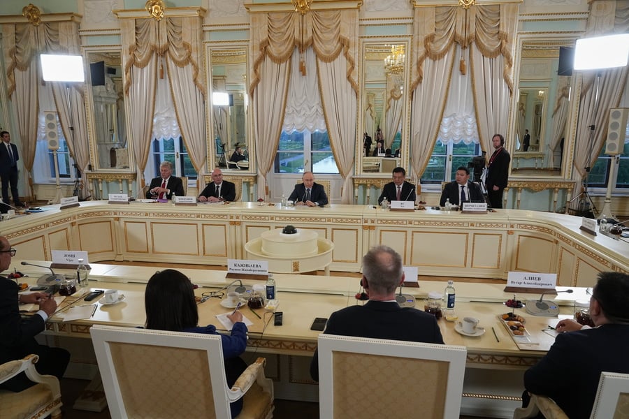 Πούτιν: Οι προτάσεις Τραμπ, βάση για συμφωνία - Ανοιχτή επιστολή Ζελένσκι για τετ α τετ