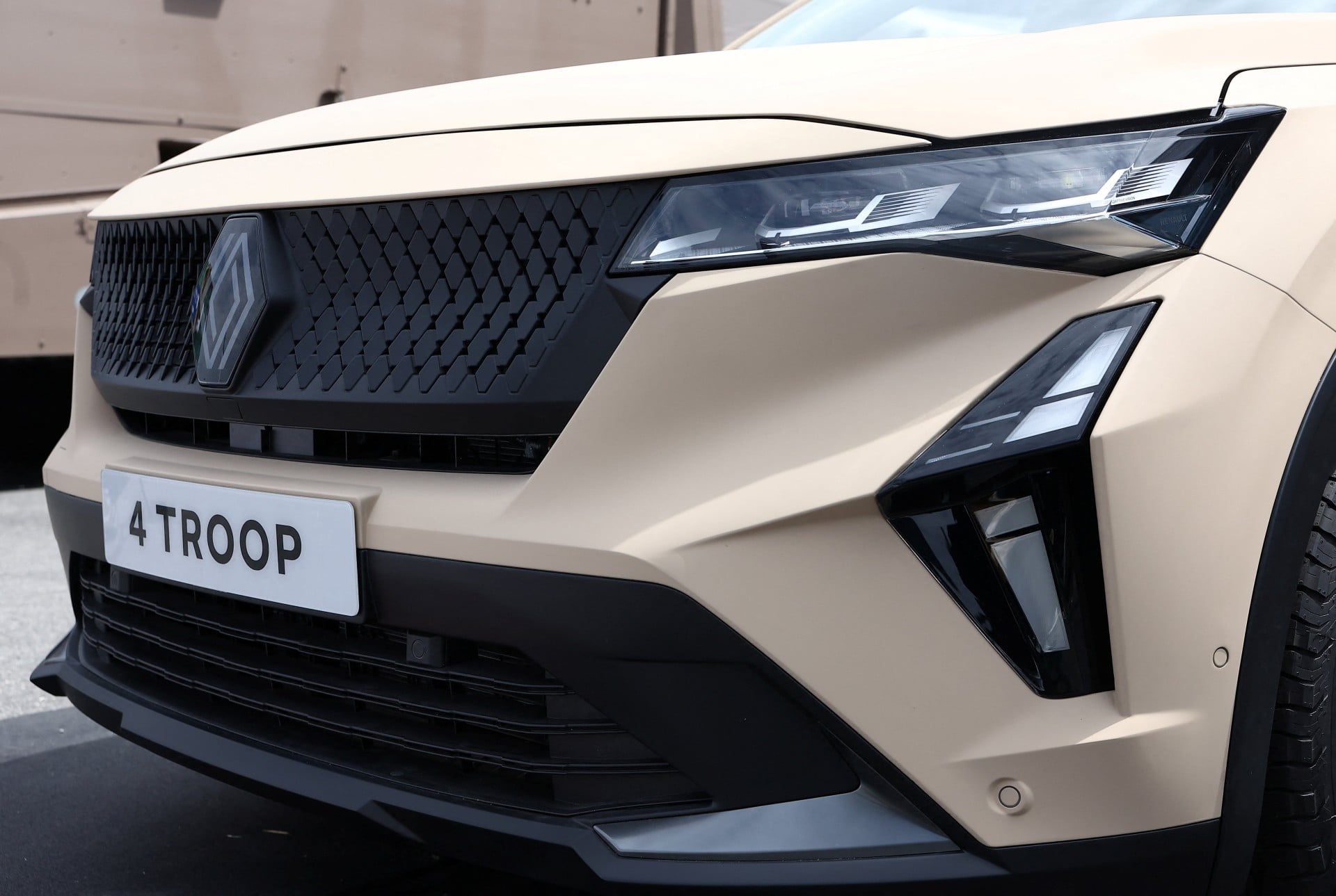 Η Renault επιδιώκει περικοπές 800 θέσεων εργασίας στον τομέα της μηχανικής στη Γαλλία