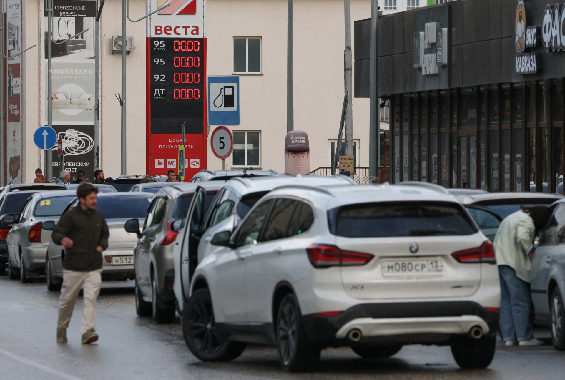 Η Ρωσία χαλαρώνει τους κανόνες για την ποιότητα των καυσίμων προκειμένου να αποτρέψει ελλείψεις
