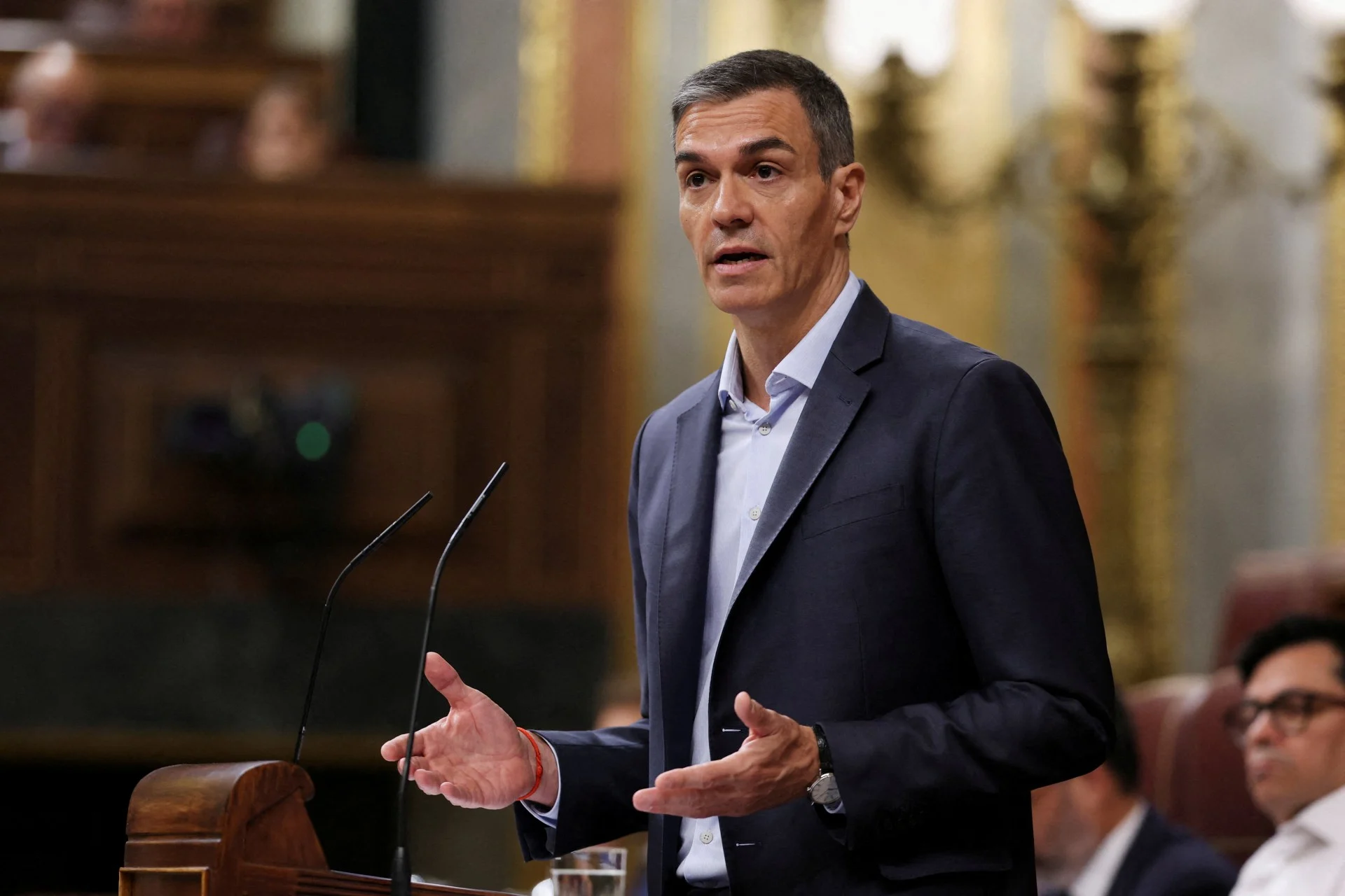 Η κάτω βουλή καλεί τον πρωθυπουργό Σάντσεθ να παραιτηθεί