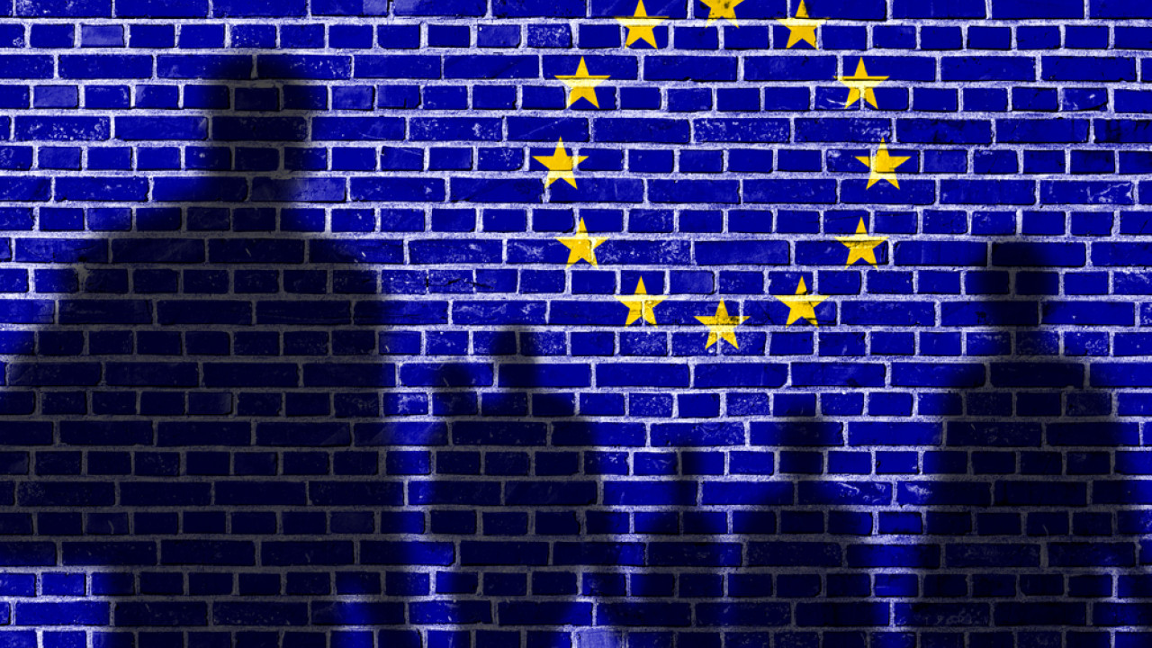 ΕΕ: Συμφωνία για το νέο κανονισμό επιστροφών μεταναστών και δυνατότητα δημιουργίας κόμβων επιστροφής εκτός Ένωσης