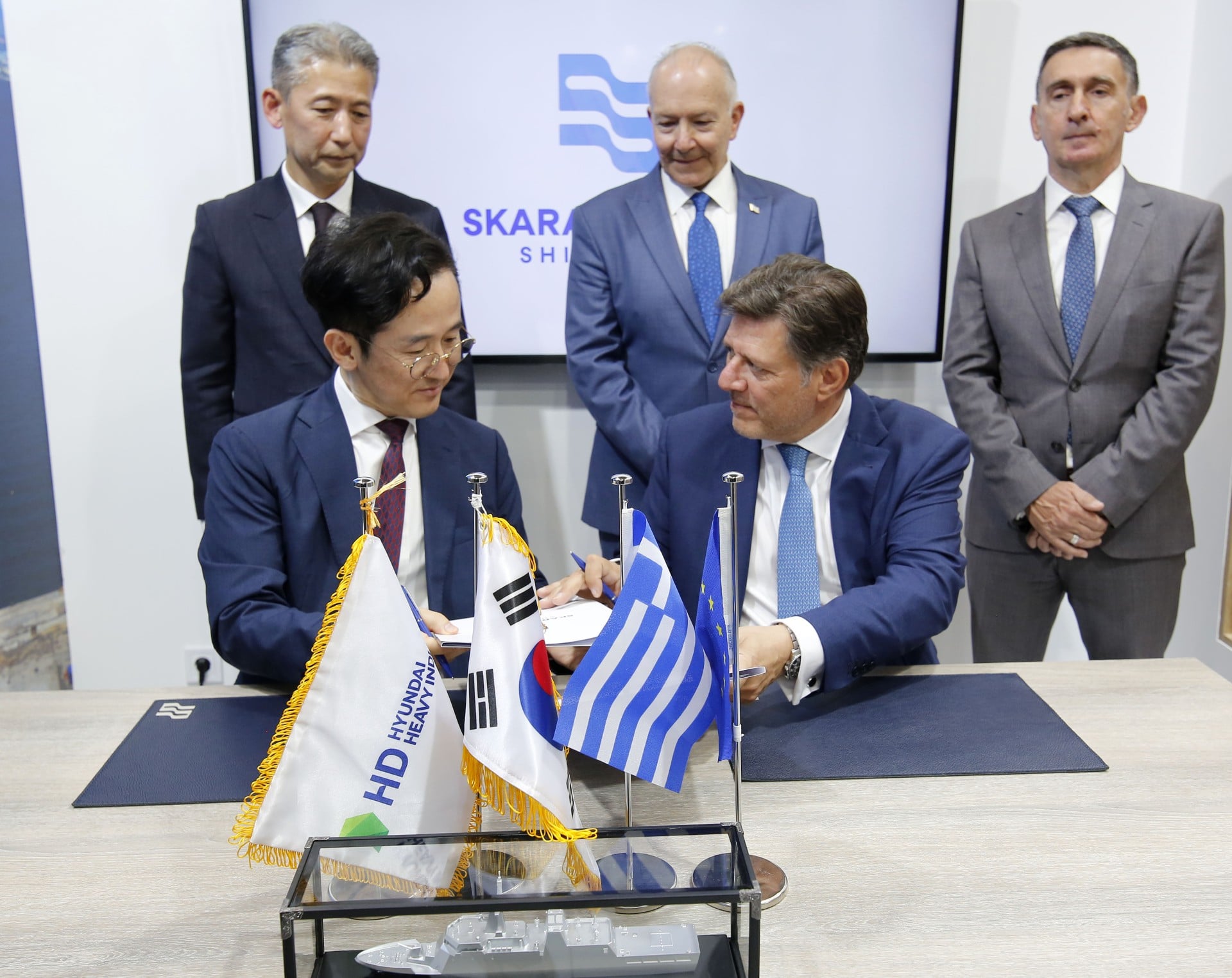 Στρατηγική συνεργασία Ναυπηγείων Σκαραμαγκά – HD Hyundai για κατασκευή σκαφών του πολεμικού ναυτικού