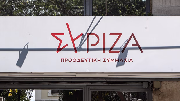 ΣΥΡΙΖΑ για Αβραμόπουλο: Η ΝΔ έχει καταντήσει πινάκιο δικαστηρίου με γαλάζιο λογότυπο
