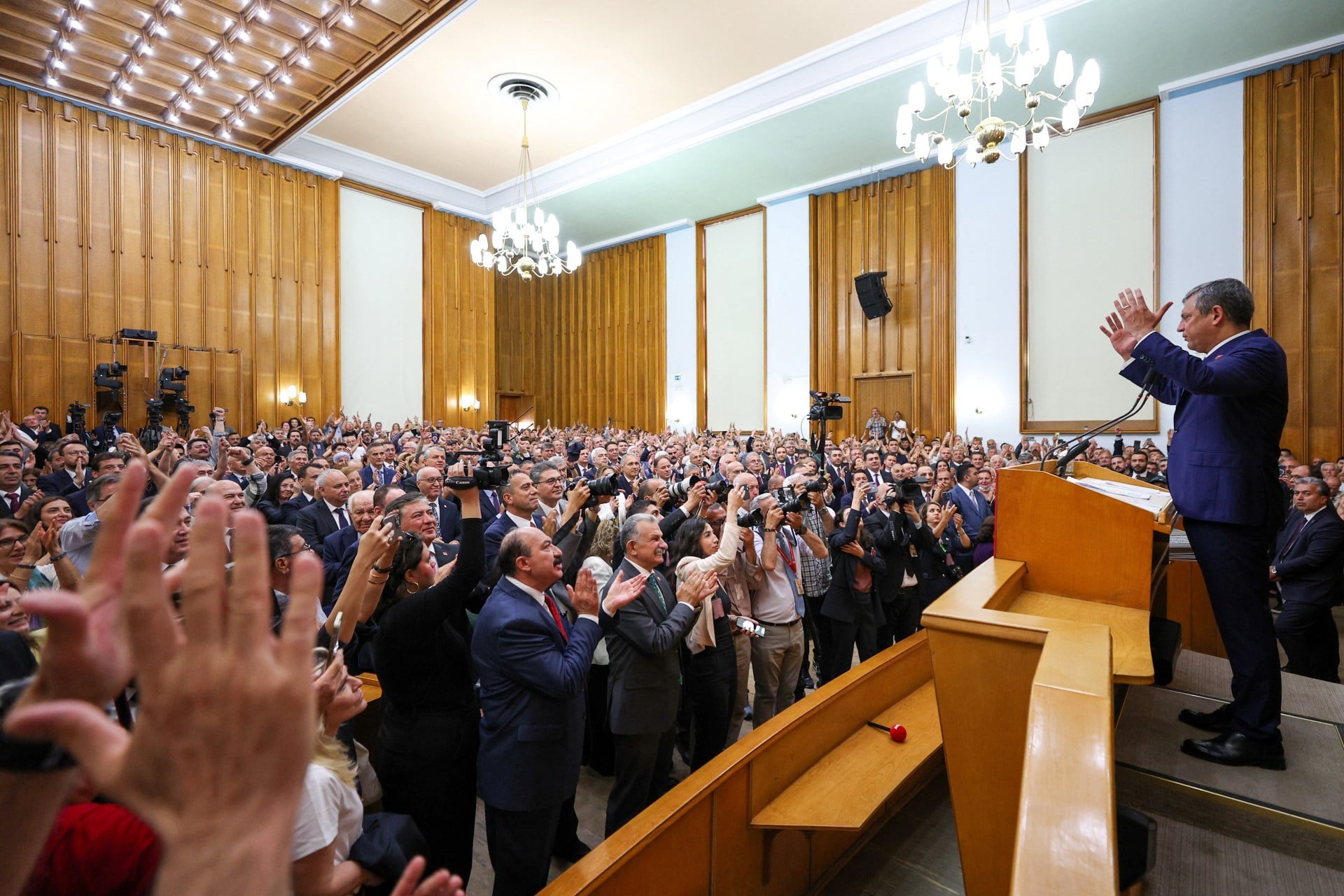 Τουρκία: Ο Οζέλ καταγγέλλει σχέδιο εξουδετέρωσης του CHP