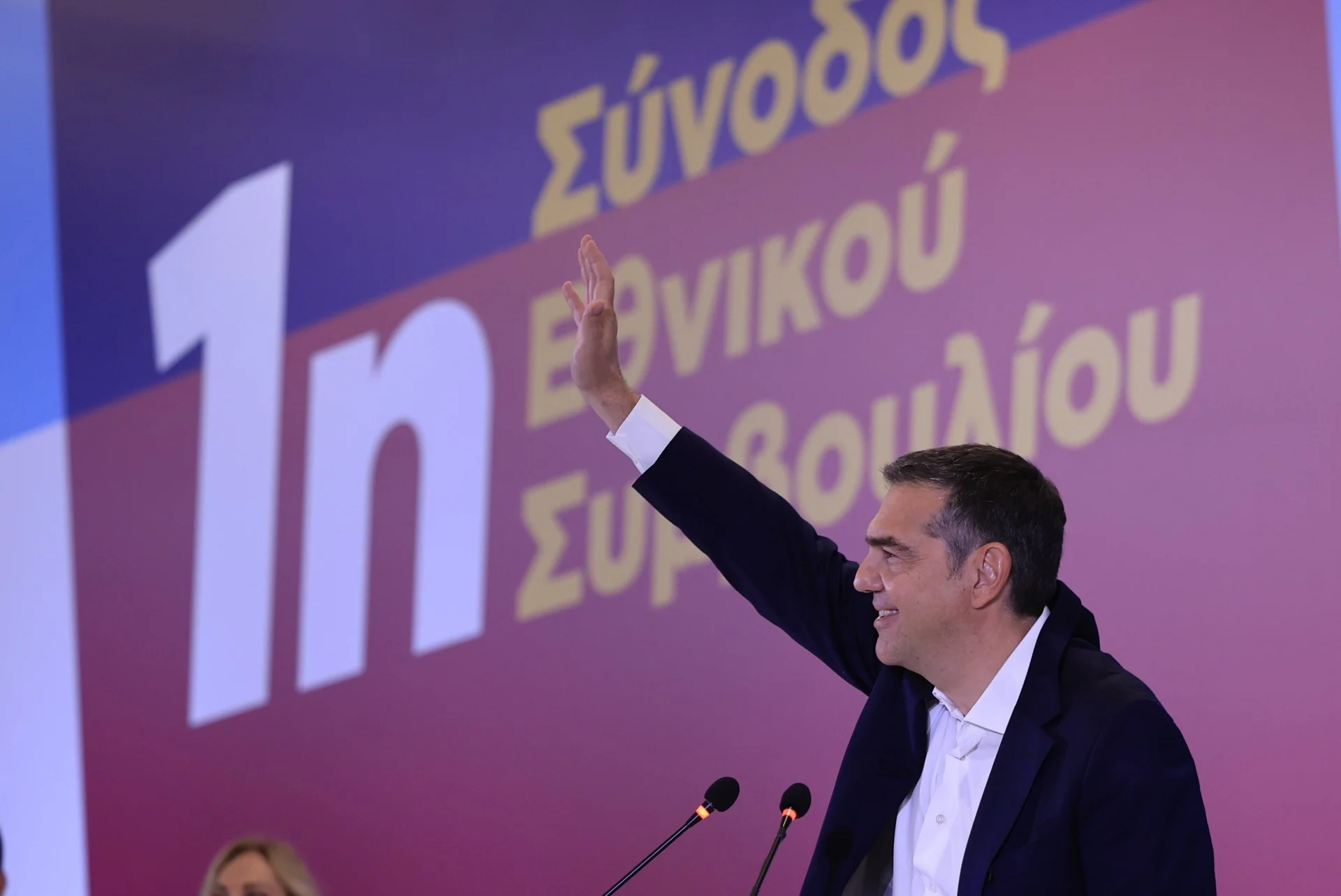 Με τη διαφθορά ή με την εντιμότητα; Με τη στασιμότητα ή με αλλαγή πολιτικής;