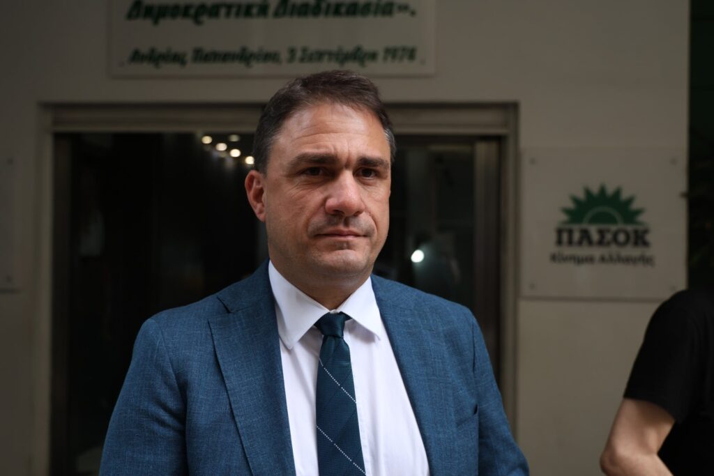 Επανέλαβε το γνωστό ψευδοαφήγημα ότι η ακρίβεια έχει μόνη αιτία τον πόλεμο στο Ιράν – Καμία αναφορά στην Τουρκία