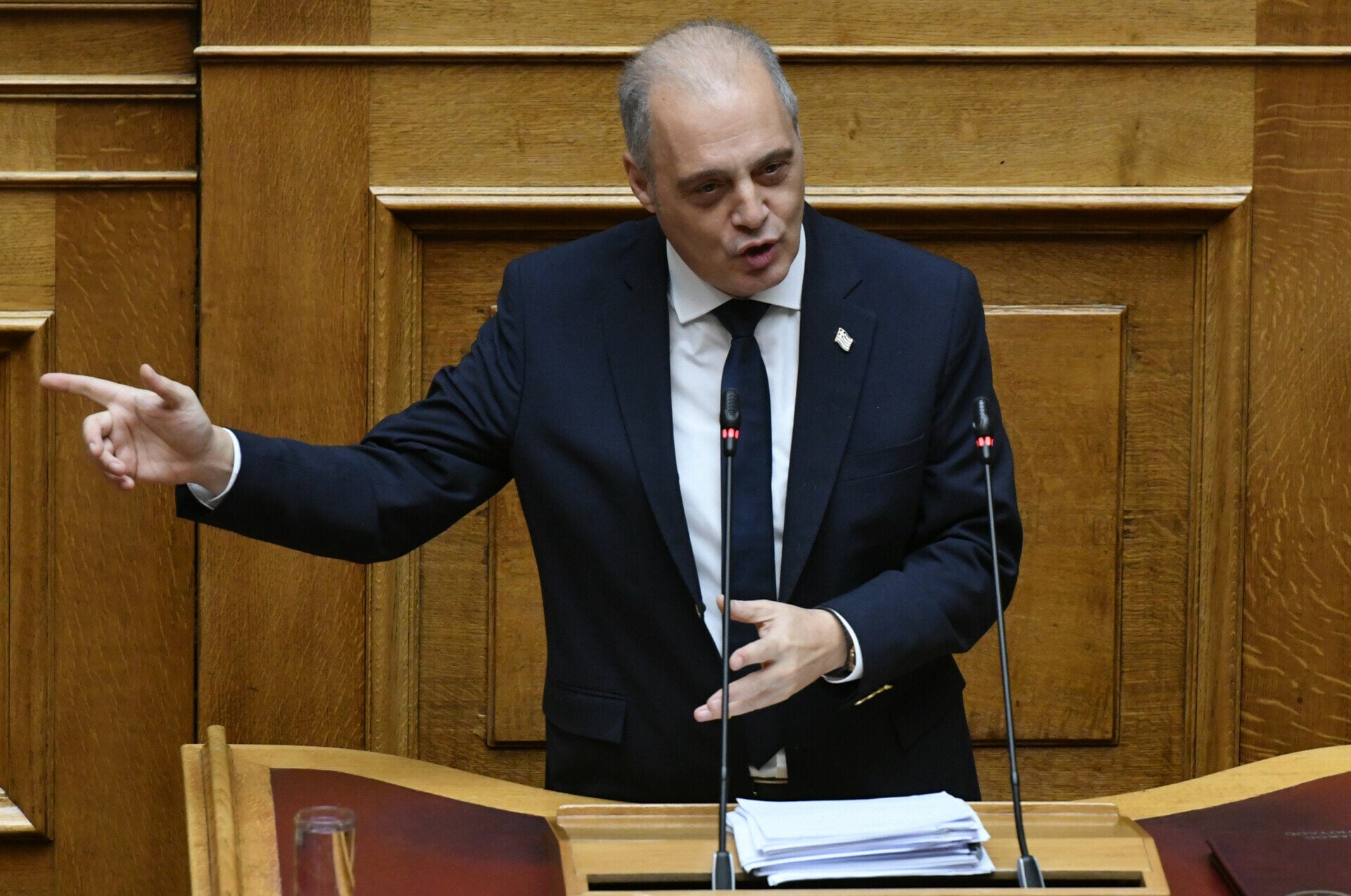 Οι 3 αδιαπραγμάτευτοι όροι της Ελληνικής Λύσης για τη Συνταγματική Αναθεώρηση